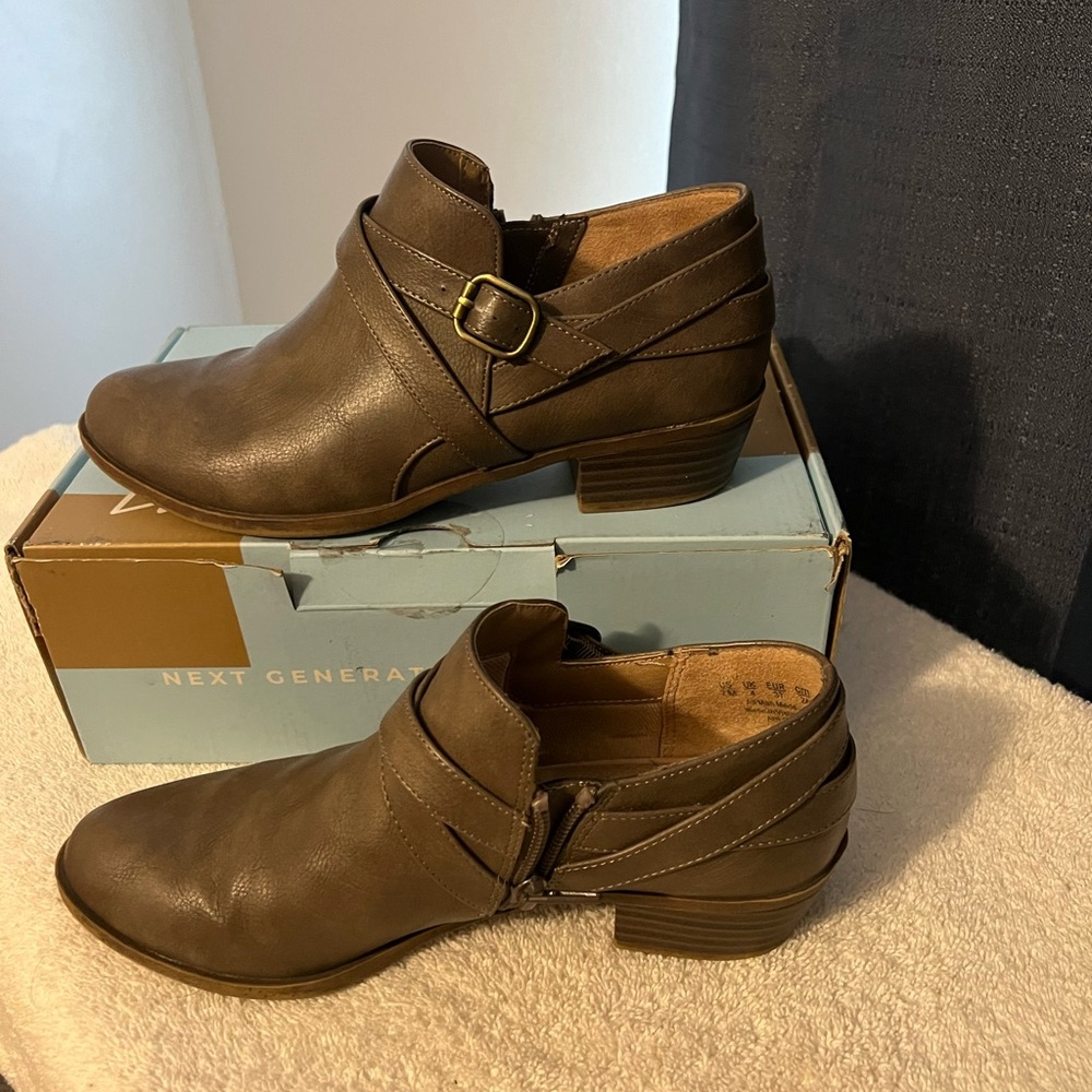 Life Stride Women's Taupe Booties